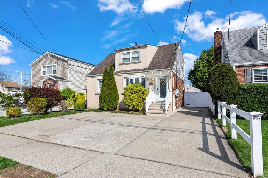 487 Emerson Place, Valley Stream, NY 11580 - Image #2