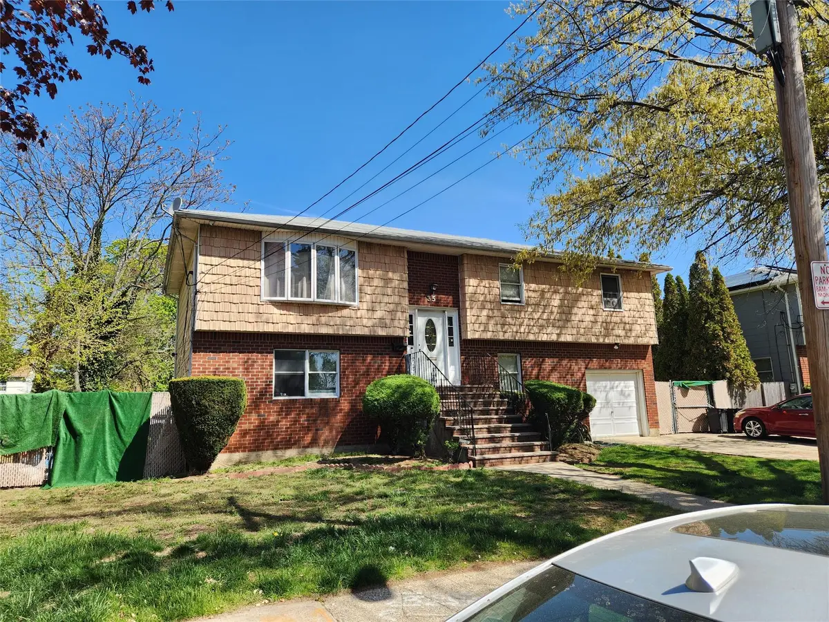 35 Mulford Place, Hempstead, NY 11550 - Image #1