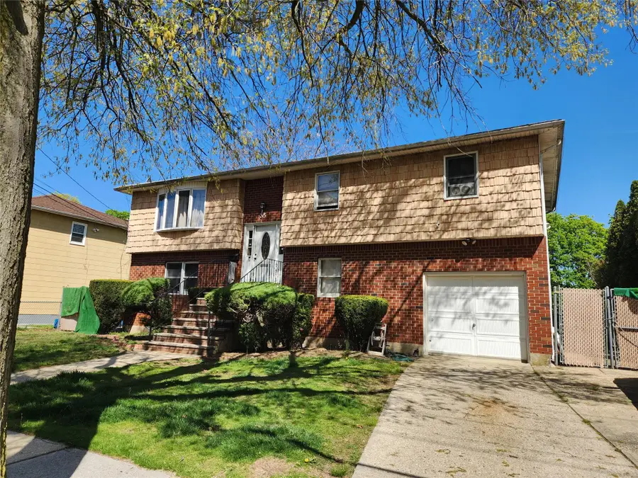 35 Mulford Place, Hempstead, NY 11550 - Image #2