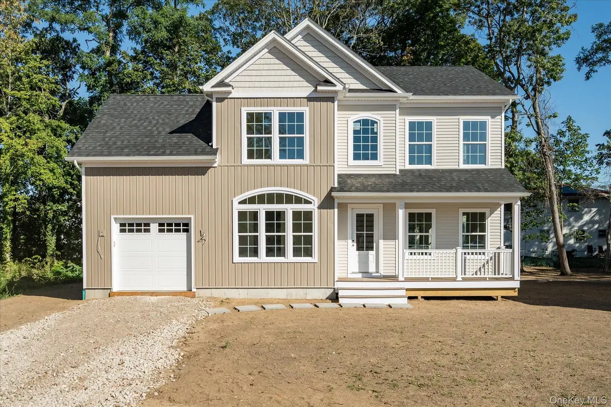 4 Gail-grace Court, Copiague, NY 11726 - Image #1