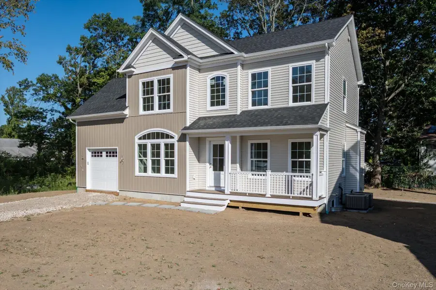 4 Gail-grace Court, Copiague, NY 11726 - Image #3