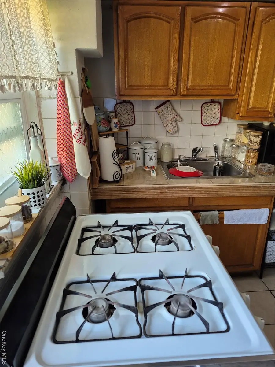 3238 Tenbroeck Avenue, Bronx, NY 10469 - Image #2