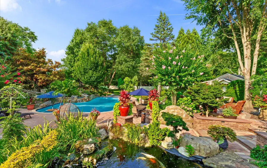 5 Glen Hill Court, Dix Hills, NY 11746 - Image #2