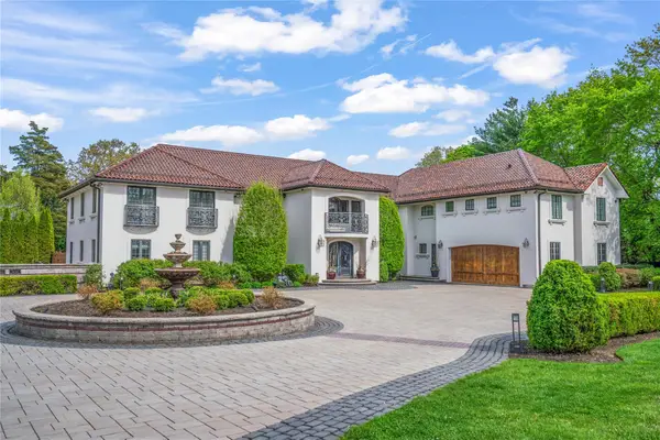 84 S Woods Road, Woodbury, NY 11797