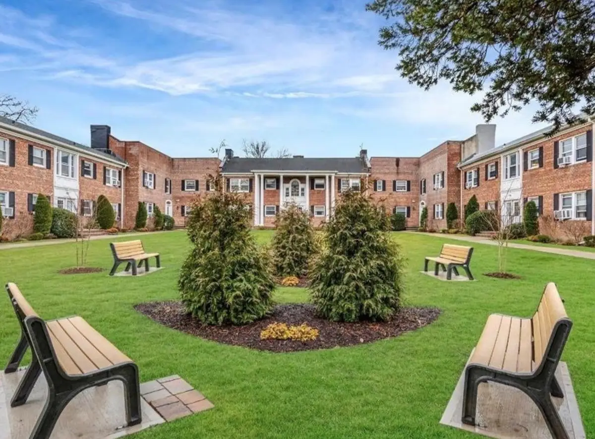 261 Central Avenue #E4, Lawrence, NY 11559 - Image #1