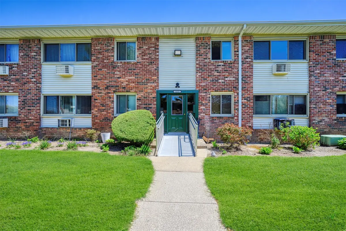 2433 Union Boulevard #4B, Islip, NY 11751 - Image #1