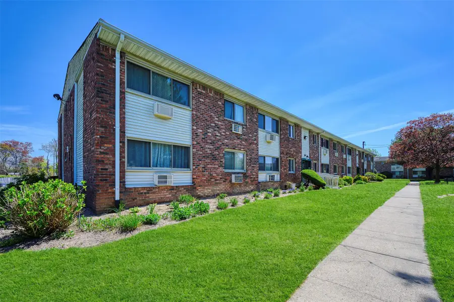 2433 Union Boulevard #4B, Islip, NY 11751 - Image #2