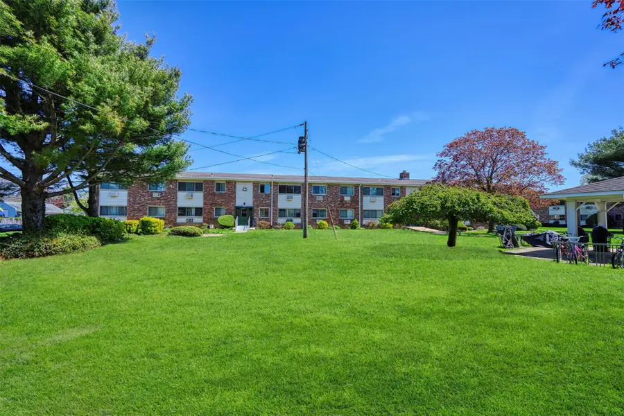 2433 Union Boulevard #4B, Islip, NY 11751 - Image #3