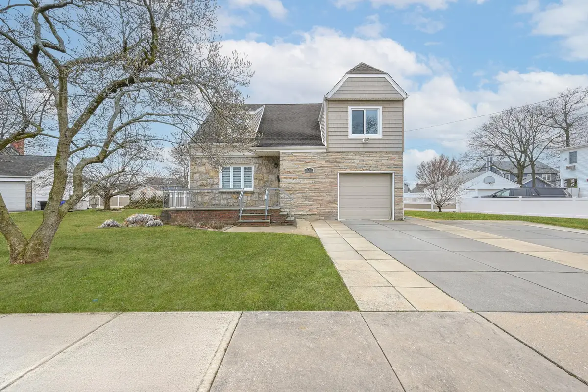 100 Morris Parkway, Valley Stream, NY 11580 - Image #1