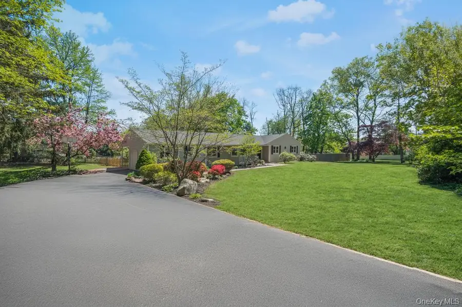 85 Meadow Glen Road, Fort Salonga, NY 11768 - Image #3