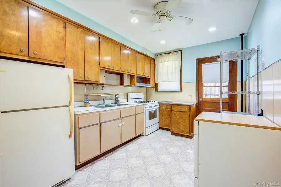 25-35 Crescent Street, Astoria, NY 11102 - Image #2