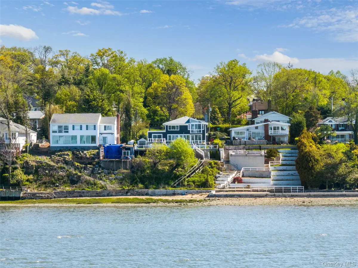 14 Shorecliff Place, Great Neck, NY 11023 - Image #1