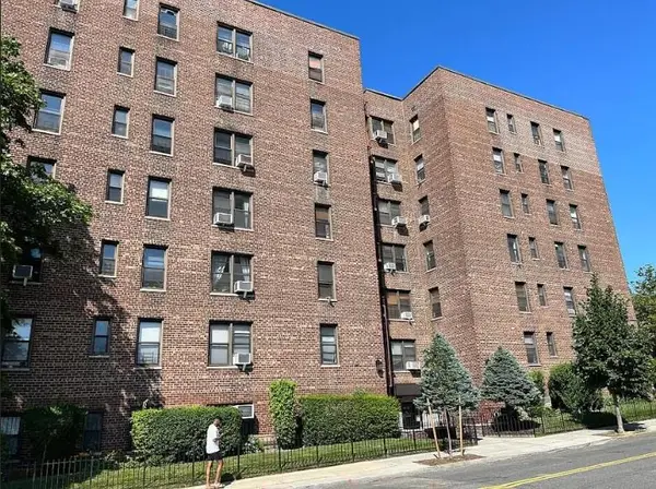 84-23 Manton Street #4A, Briarwood, NY 11435