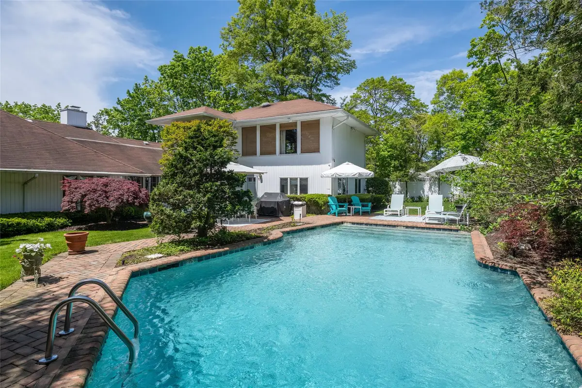 94 Schoolhouse Lane, Roslyn Heights, NY 11577 - Image #1