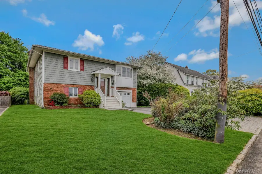 43 Floyd Place, East Norwich, NY 11732 - Image #2