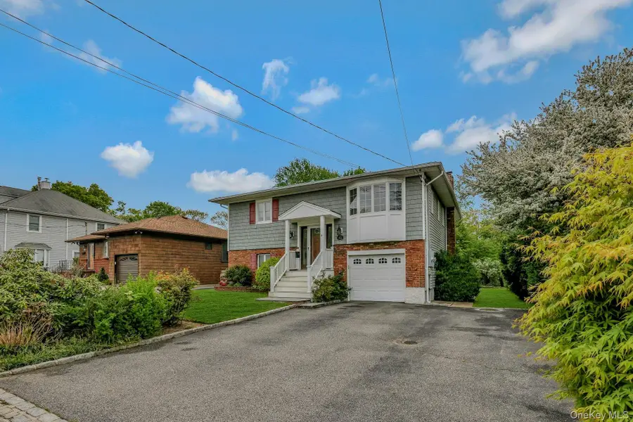 43 Floyd Place, East Norwich, NY 11732 - Image #3