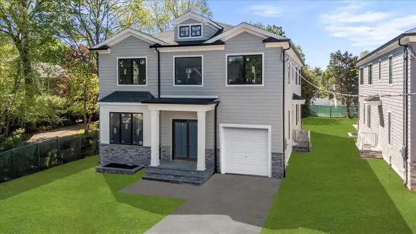 980 Singleton Avenue, Woodmere, NY 11598