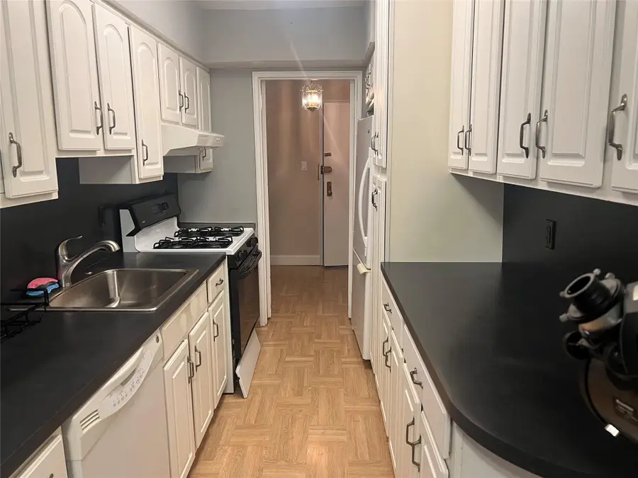 60 Hempstead Avenue #1J, Lynbrook, NY 11563 - Image #2