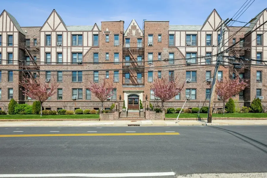 12 Hempstead Ave #4D, Rockville Centre, NY 11570 - Image #2