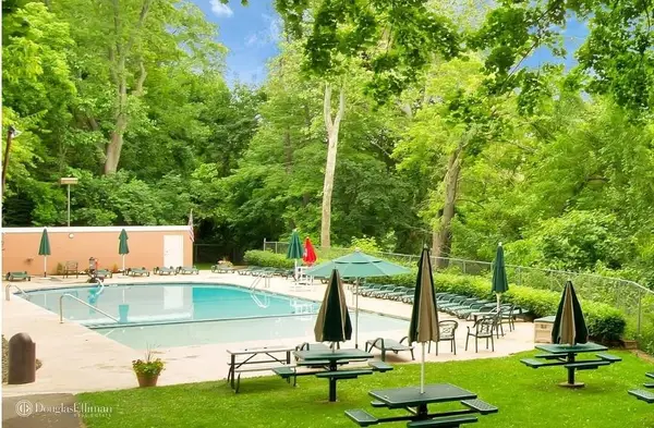 52 Rockledge Rd #2A, Hartsdale, NY 10530