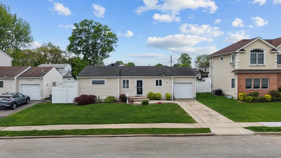 21 Peter Lane, Plainview, NY 11803 - #2