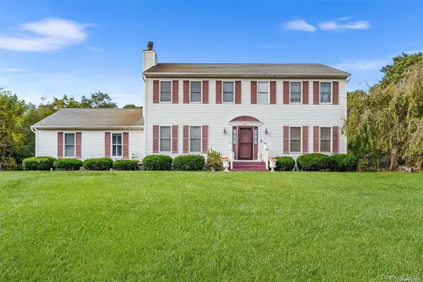 21 Victoria Lane, Manorville, NY 11949