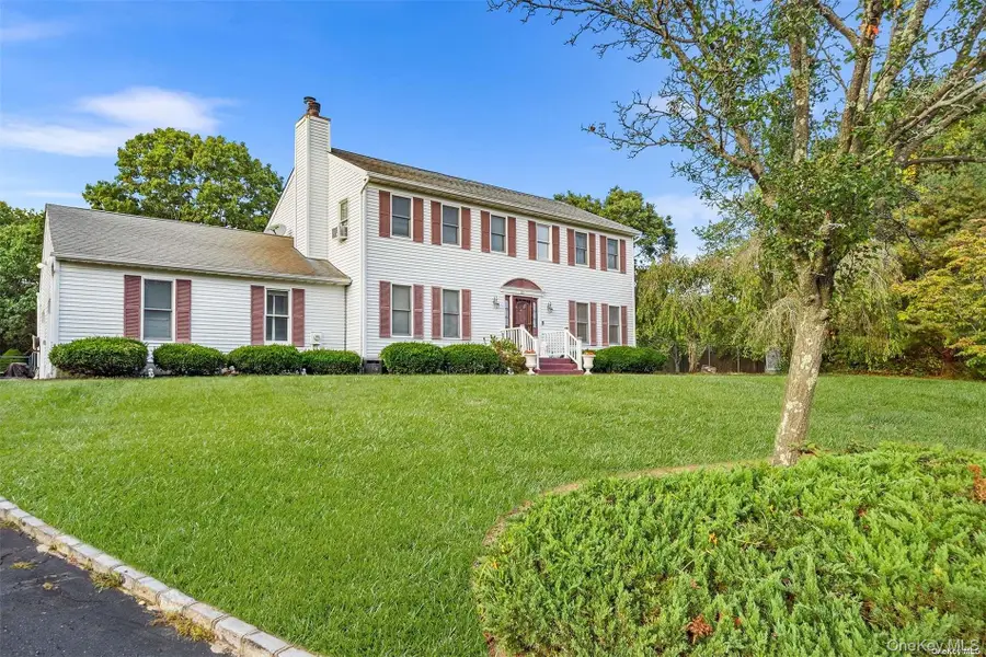 21 Victoria Lane, Manorville, NY 11949 - Image #2