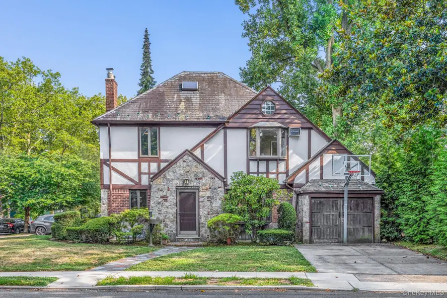 8702 Chevy Chase Street, Jamaica, NY 11432 - Image #2