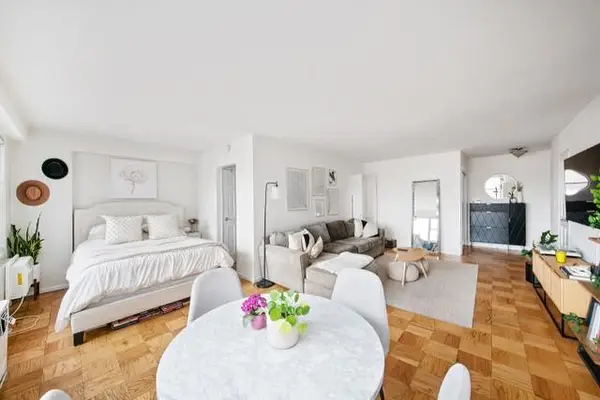 3 Sheridan Square #8M, New York (Manhattan), NY 10014