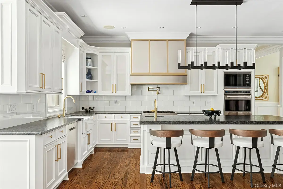 1608 Stewart Lane, Laurel Hollow, NY 11791 - Image #1