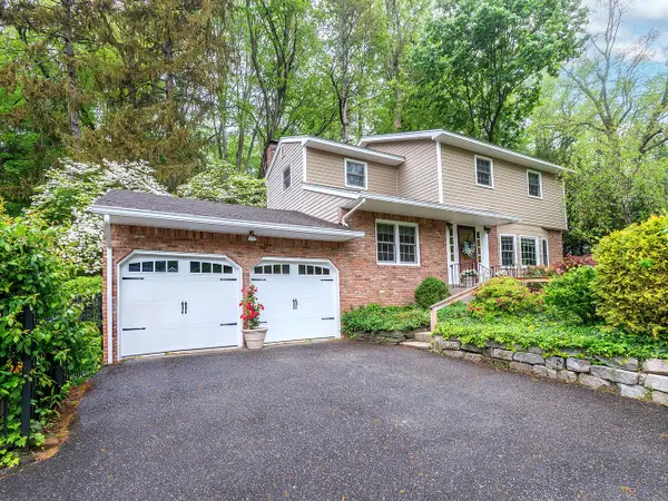 348 Littleworth Lane, Sea Cliff, NY 11579