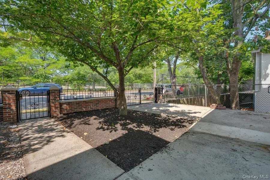 540 Throggs Neck Expressway, Bronx, NY 10465 - Image #2