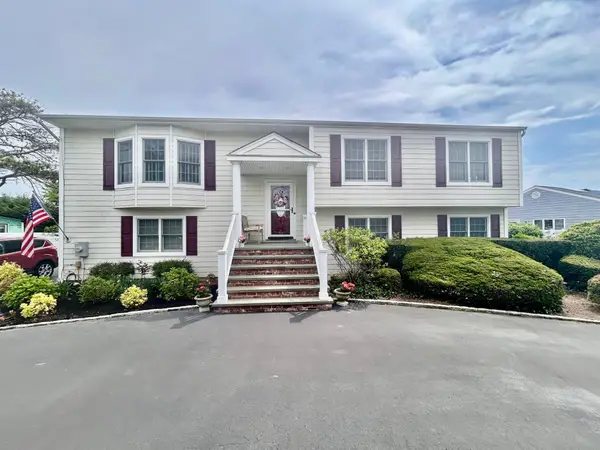 36 Shore Drive W, Copiague, NY 11726