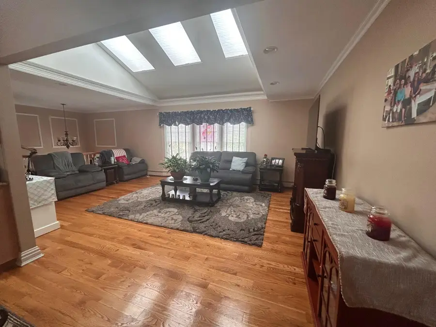 36 Shore Drive W, Copiague, NY 11726 - Image #3