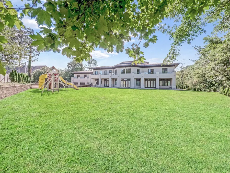 Address Withheld By Seller, Manhasset, NY 11030 - Image #2