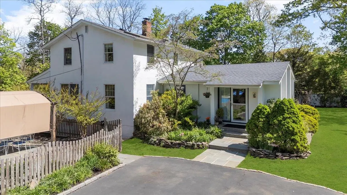 22 Stratford Avenue, Greenlawn, NY 11740 - Image #1