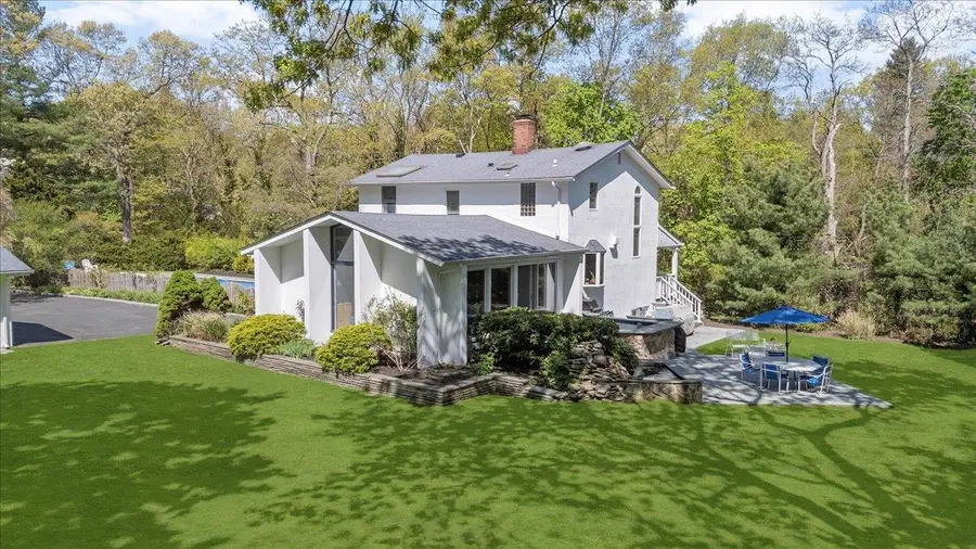 22 Stratford Avenue, Greenlawn, NY 11740 - Image #2