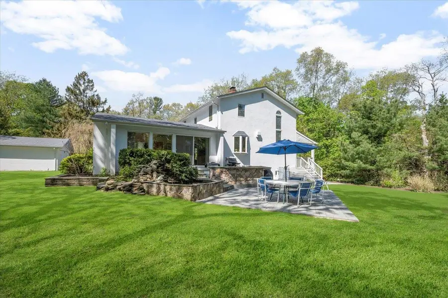 22 Stratford Avenue, Greenlawn, NY 11740 - Image #3