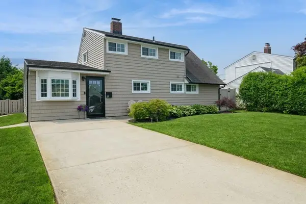 59 Springtime Ln S, Levittown, NY 11756