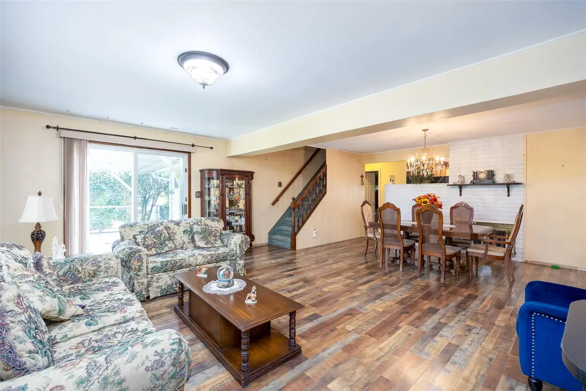 33 Atlas Lane, Hicksville, NY 11801 - Image #1