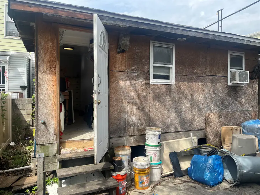 555 Hemlock Street, Brooklyn, NY 11208 - Image #2