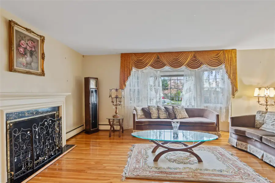 915 School Drive, Baldwin, NY 11510 - Image #2