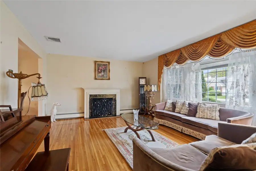 915 School Drive, Baldwin, NY 11510 - Image #3