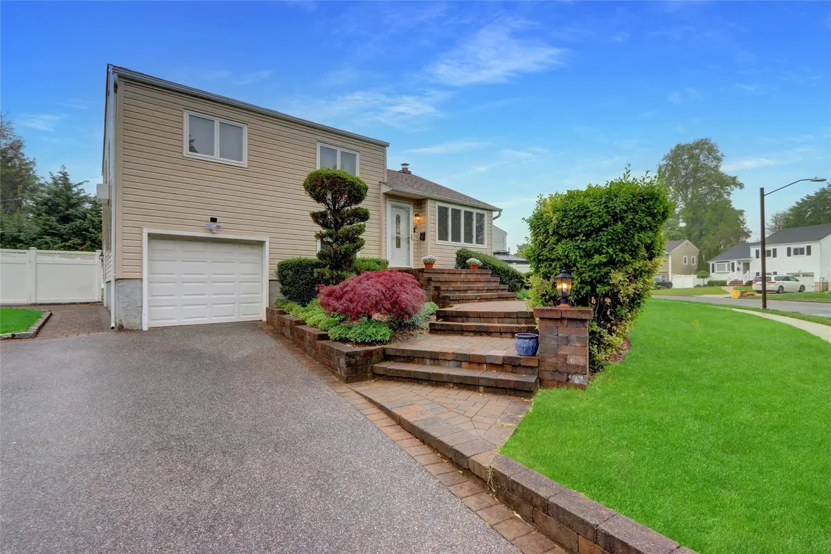 42 Briarwood Lane, Plainview, NY 11803 - Image #1