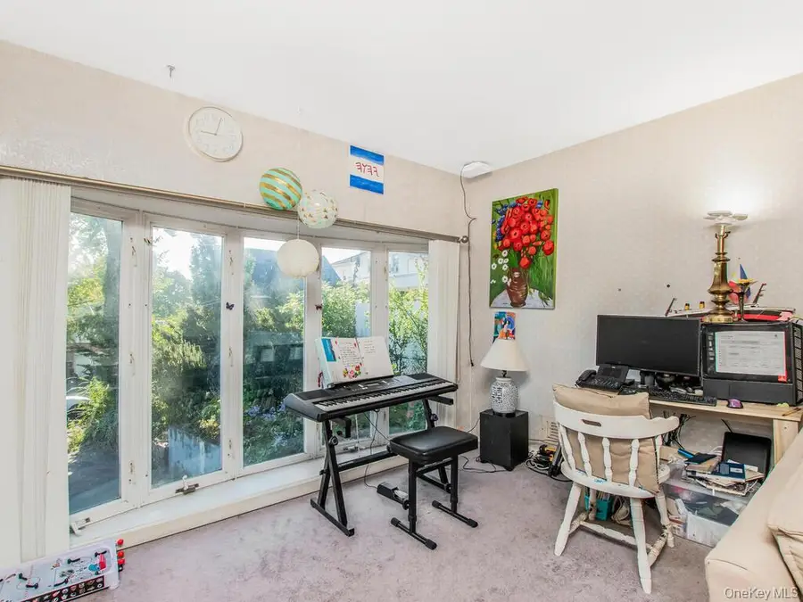 18 South Circle, Yonkers, NY 10703 - Image #3