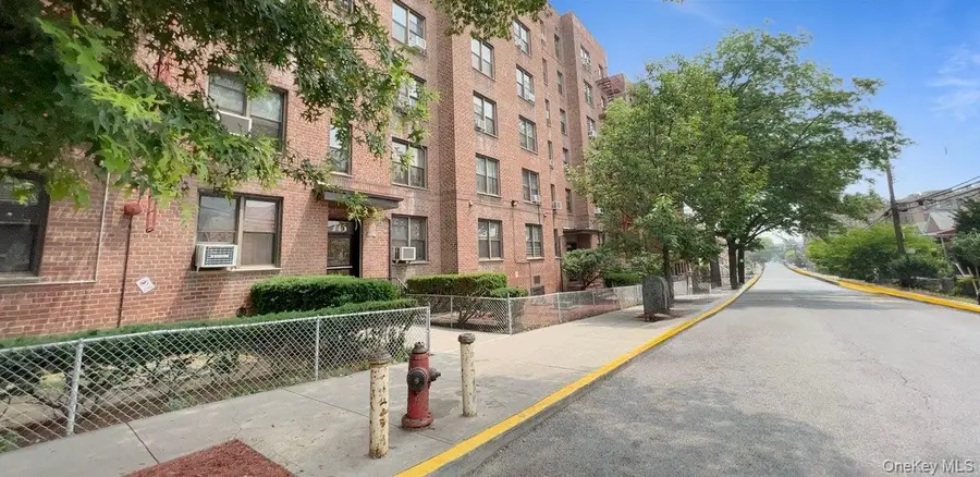 745 E 231 Street #1F, Bronx, NY 10466 - Image #2