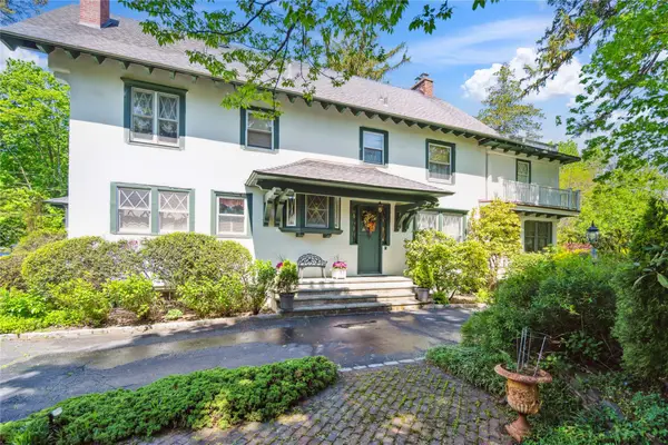 17 The Intervale, Roslyn Estates, NY 11576