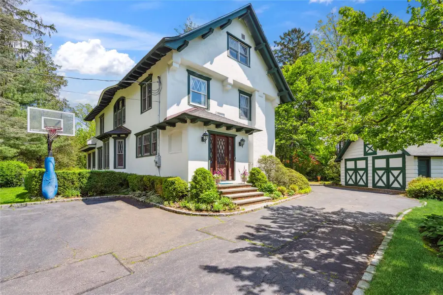 17 The Intervale, Roslyn Estates, NY 11576 - Image #2