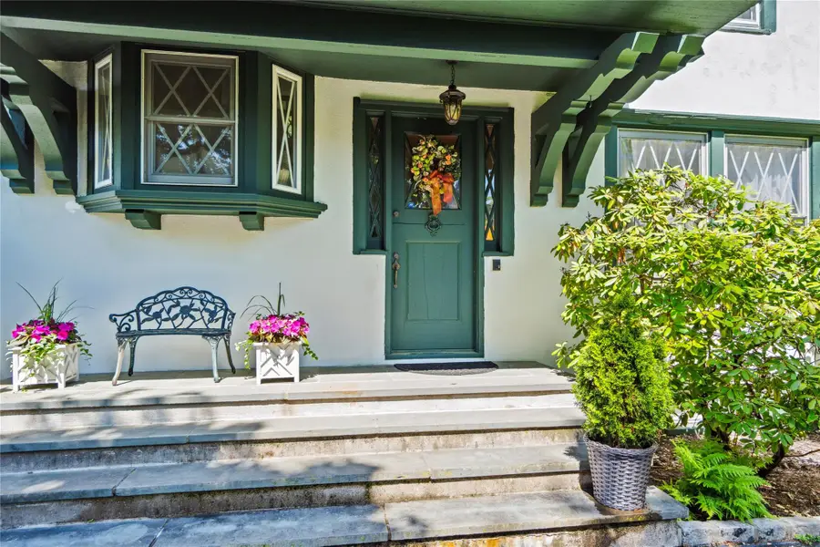 17 The Intervale, Roslyn Estates, NY 11576 - Image #3