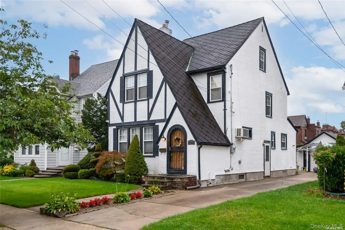 425 Marcellus Road, Mineola, NY 11501 - #1